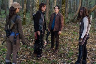 The Walking Dead, Norman Reedus, Steven Yeun, Danai Gurira e Christian Serratos nell'episodio 6x15 Il cerchio