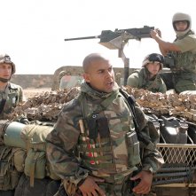 Generation Kill: Jon Huertas in una sequenza della serie drammatica