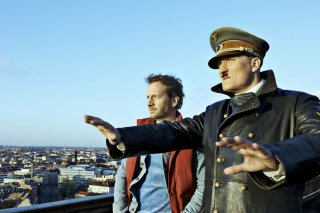 Lui è tornato: Oliver Masucci e Fabian Busch in una scena del film