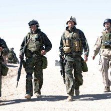 Generation Kill: Alexander Skarsgard, Jonah Lotan, Stark Sands e Lee Tergesen in una scena