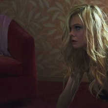 The Neon Demon: un primo piano di Elle Fanning