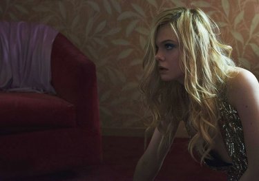 The Neon Demon: un primo piano di Elle Fanning