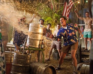 Ash vs. Evil Dead: Bruce Campbell a un party nella prima foto della seconda stagione