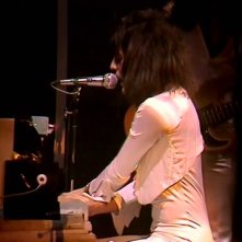Queen: A Night in Bohemia, Freddie Mercury suona il piano in un momento del celebre concerto dei Queen