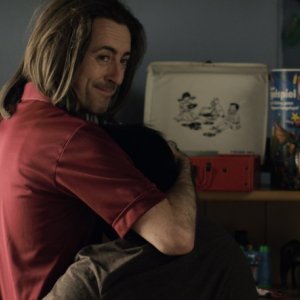 Any Day Now: Alan Cumming in una scena