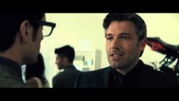 Batman v Superman: Dawn Of Justice - Clip 'Non creda a quello che sente giovanotto'