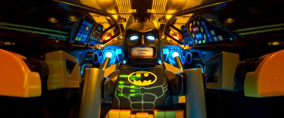 Lego Batman - Il film: la versione Lego di Batman in una scena del film animato