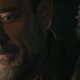 The Walking Dead, finale stagione 6: Negan fa davvero paura, ma il cliffhanger è un colpo basso
