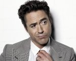 Robert Downey Jr. festeggia il compleanno sullo slittino in slowmotion