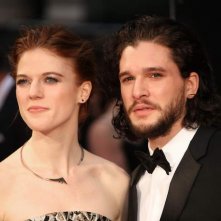 Rose Leslie e Kit Harington sul red carpet dei premi Olivier