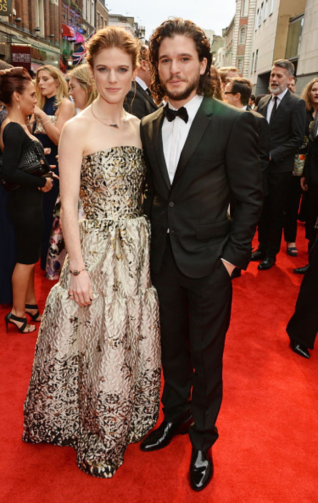 Rose Leslie e Kit Harington sul red carpet dei premi Olivier