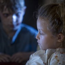 The Other Side of the Door: Sofia Rosinsky e Logan Creran in una scena del film