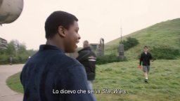 Star Wars: Il Risveglio della Forza - Clip 'John Boyega sale a bordo del Millennium Falcon'
