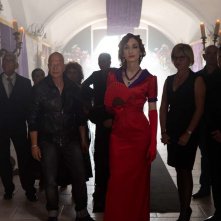 Cristian e Palletta contro tutti: Giselda Volodi in una scena di gruppo del film