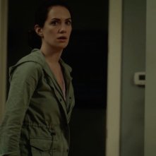 Kate Siegel in una scena dell'horror Hush