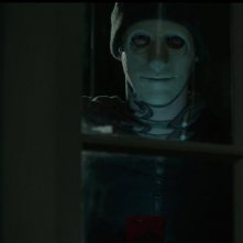 Una scena inquietante di Hush 