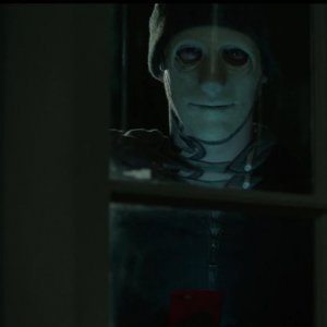 Una scena inquietante di Hush 