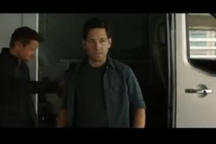 Captain America: Civil War - Clip 'Ant-Man si unisce al team'