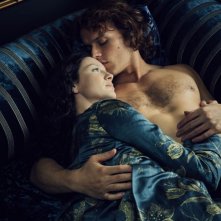 Outlander: una romantica immagine di Jamie e Claire nella seconda stagione