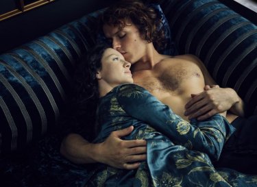 Outlander: una romantica immagine di Jamie e Claire nella seconda stagione