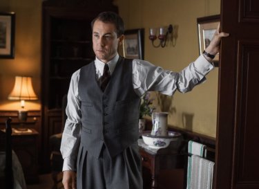 Outlander: l'attore Tobias Menzies in un'immagine della seconda stagione