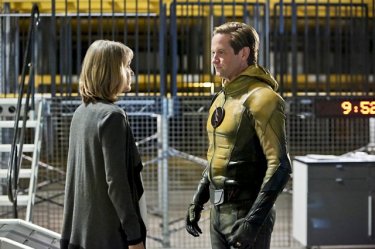 The Flash: Amanda Pays e Matt Letscher nell'episodio Il ritorno dell'Anti-Flash