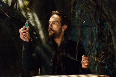 Sleepy Hollow: l'attore Tom Mison interpreta Ichabod Crane nell'episodio Ragnarok