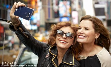 Susan Sarandon e Geena Davis rievocano THelma & Louise su Harper's Bazaar nel 2016