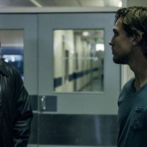 Friend Request - La morte ha il tuo profilo: William Moseley e Shashawnee Hall in una scena del film 