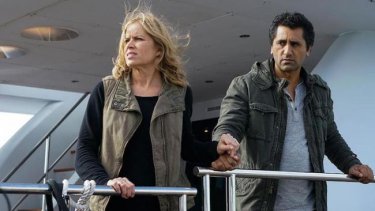 Fear the Walking Dead: Kim Dickens e Cliff Curtis in We All Fall Down