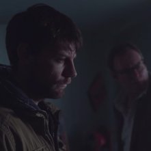 Outcast: il protagonista Patrick Fugit in una foto della serie