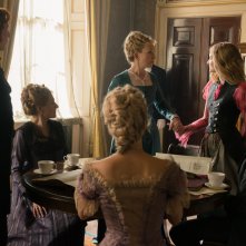 Alice attraverso lo specchio: Mia Wasikowska, Lindsay Duncan e Leo Bill in un momento del film