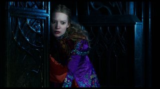 Alice attraverso lo specchio: Mia Wasikowska in un momento del film