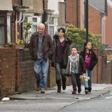 I, Daniel Blake: Dave Johns, Hayley Squires, Briana Shann e Dylan McKiernan in una scena del film