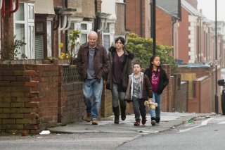 I, Daniel Blake: Dave Johns, Hayley Squires, Briana Shann e Dylan McKiernan in una scena del film