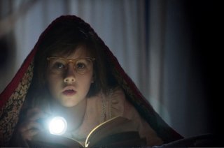 Il gigante gentile: Ruby Barnhill in un momento del film