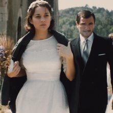 Mal de pierres: Marion Cotillard e Alex Brendemühl in una scena del film