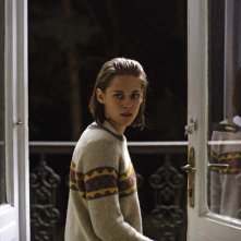 Personal Shopper: Kristen Stewart in una scena del film