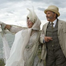Slack Bay: Valeria Bruni Tedeschi e Fabrice Luchini in una scena del film
