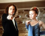 10 cose che odio di te:  Julia Stiles nega un coinvolgimento romantico con Heath Ledger ai tempi del film