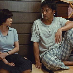 After the Storm: Yoko Maki e Hiroshi Abe in una scena del film