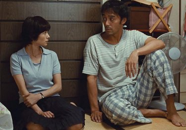 After the Storm: Yoko Maki e Hiroshi Abe in una scena del film