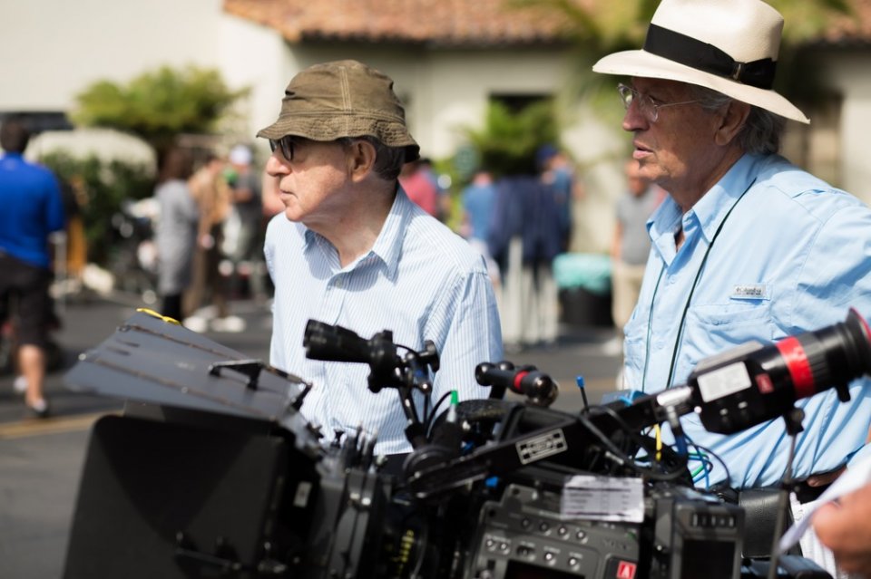 Café Society: il regista Woody Allen e il direttore della fotografia italiano Vittorio Storaro sul set