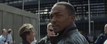 Captain America: Civil War - Anthony Mackie in un momento del film