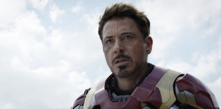 Captain America: Civil War - Robert Downey Jr. in un momento del film