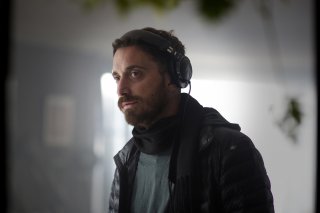 Neruda: il regista Pablo Larrain sul set del suo film