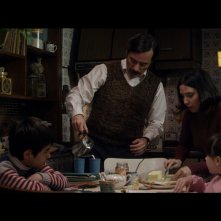 Francisco Sanctis's Long Night: Diego Velázquez con la famiglia in una scena del film