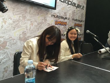 Azumi Inoue e la figlia Yuyu firmano autografi al Comicon 2016