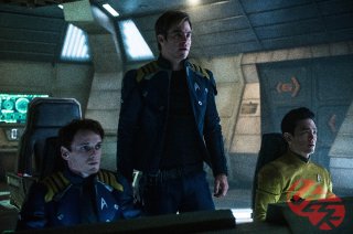 Star Trek Beyond: Anton Yelchin, Chris Pine e John Cho in una foto del film