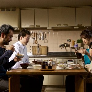 Harmonium: una scena a tavola del film